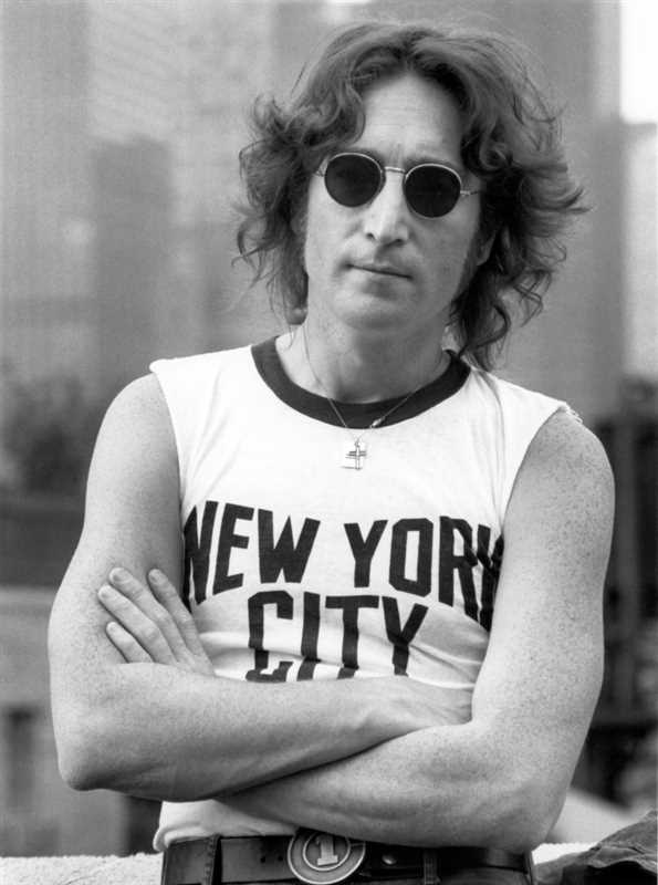 John Lennon on rooftop in New York City. August, 29 1974. © Bob Gruen / www.bobgruen.com Please contact Bob Gruen's studio to purchase a print or license this photo. email: websitemail01@aol.com phone: 212-691-0391