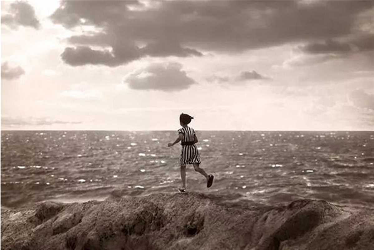 Ron powell girl at sea