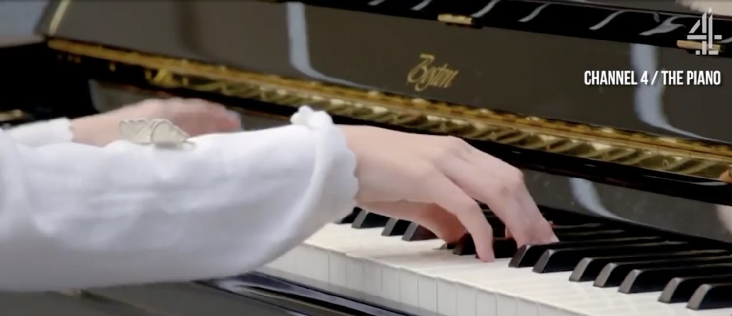 Blind Girl Stuns Crowd Playing Chopin